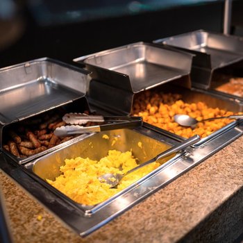 米德瓦利水晶套房酒店