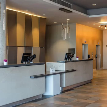 阿伯丁機場皇冠假日酒店