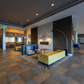 阿伯丁機場皇冠假日酒店