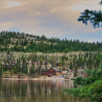 金字塔湖度假村