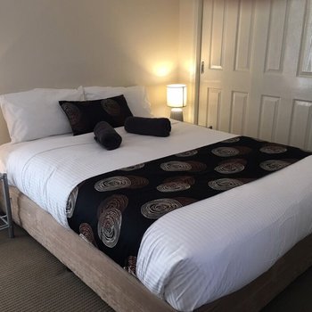 Melton Motor Inn and Apartments