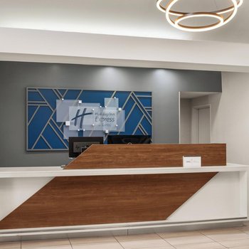 Holiday Inn Express Hotel & Suites River Park by IHG