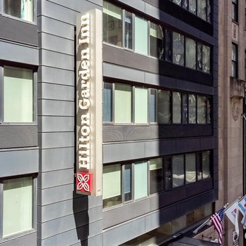 Hilton Garden Inn Chicago Downtown Riverwalk