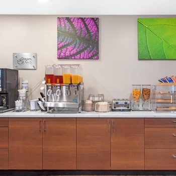 Red Roof PLUS+ Brooklyn - 3rd Ave