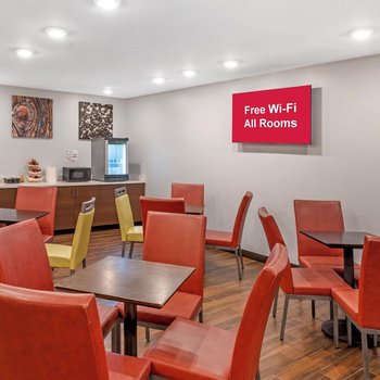 Red Roof PLUS+ Brooklyn - 3rd Ave