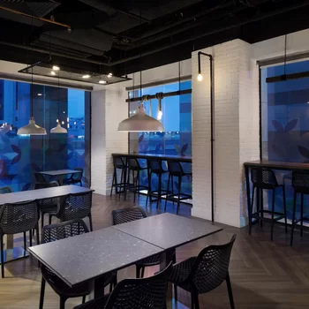 薩賈阿爾麥地那酒店