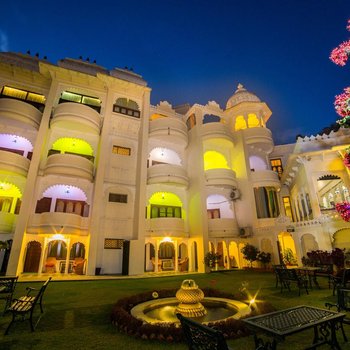 Swaroop Vilas - Lake Facing Boutique Hotel