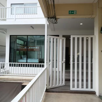 Feung Nakorn Balcony Rooms and Cafe