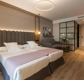 Hotel Giralda Center