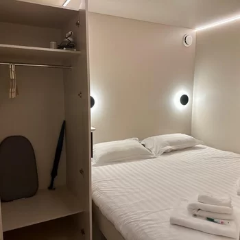 Deep Hotel