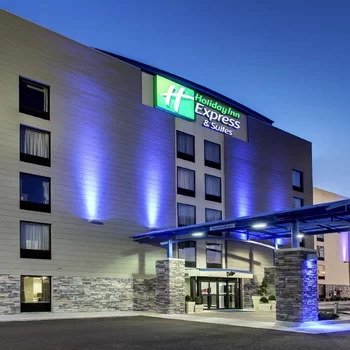 傑克遜市中心體育館智選假日套房酒店