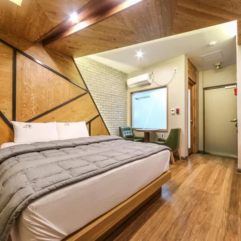 Seven Palgongsan Bombom