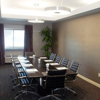 紐瓦克機場希爾頓歡朋酒店