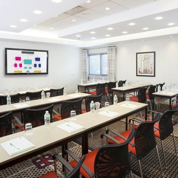 紐瓦克機場希爾頓歡朋酒店