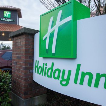 Holiday Inn Victoria – Elk Lake