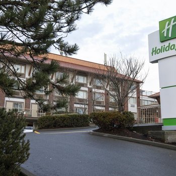 Holiday Inn Victoria – Elk Lake