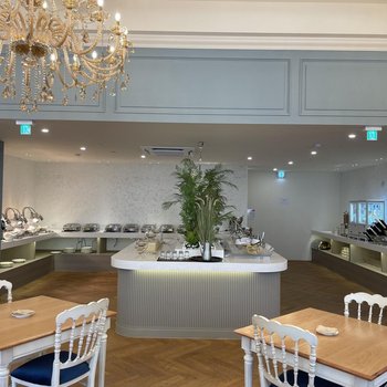 February Dongseong-ro The Signature