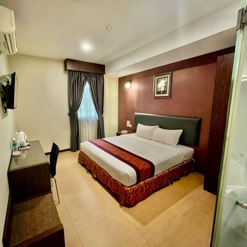 8 Days Boutique Hotel Impian Emas