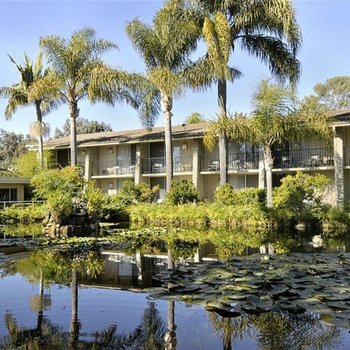 聖巴巴拉華美達酒店