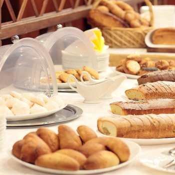 莫洛約日尼酒店