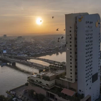 SUN & MOON, Riverside Hotel