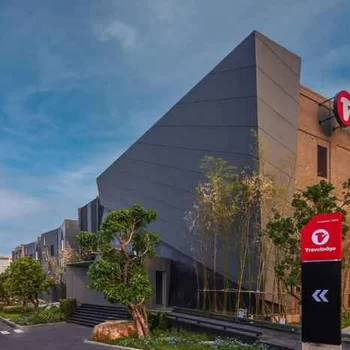 清邁寧曼彩鴻酒店