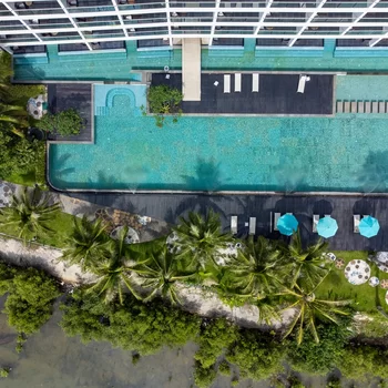 珊瑚海灘度假村及咖啡廳