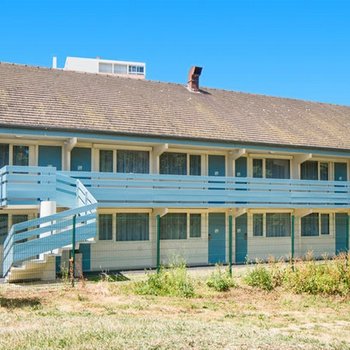 默倫南百合花康鉑酒店