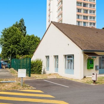 默倫南百合花康鉑酒店