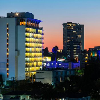 卡梅奧比佛利山莊