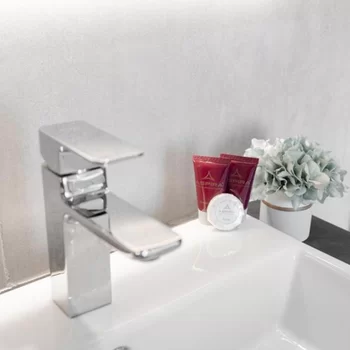 是隆阿斯皮拉寶石中心酒店