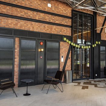 瑪娜瑪娜米勒廣場套房酒店