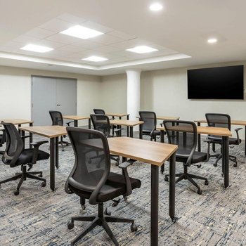 紐瓦克自由國際機場舒適套房酒店