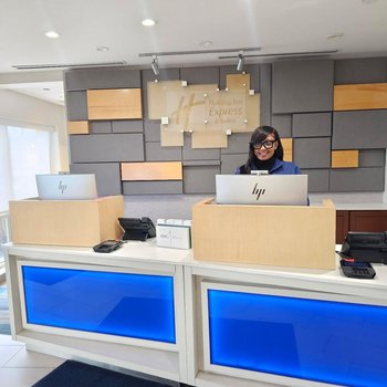 Holiday Inn Express & Suites Chicago O'Hare Airport