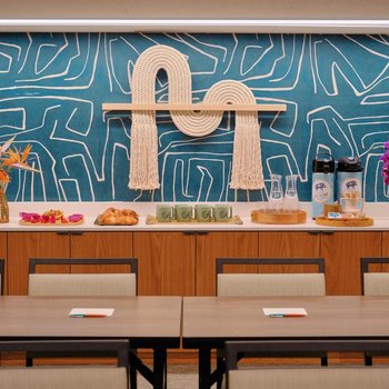 羅默威基基大使酒店