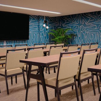 羅默威基基大使酒店