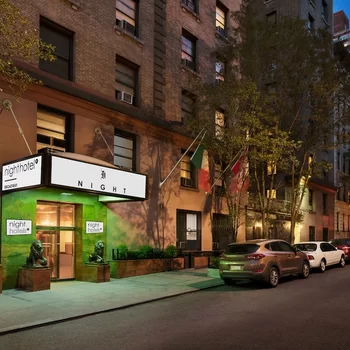 百老匯夜晚酒店