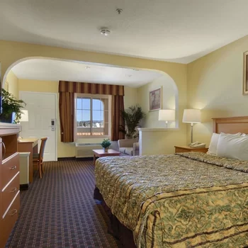 海沃德機場戴斯酒店