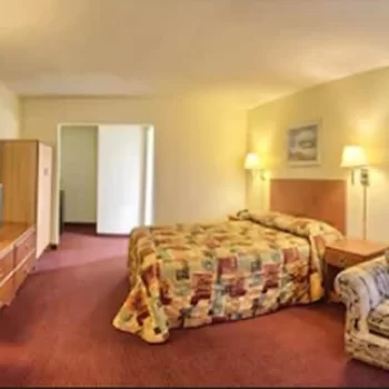 瑞萊克斯套房酒店