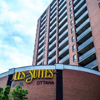 Les Suites Hotel