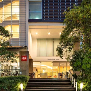 曼谷沙吞宜必思酒店