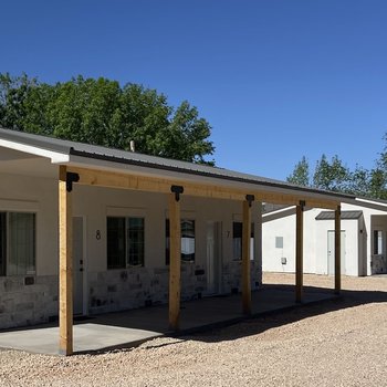 Hurricane Hideaway Lodging