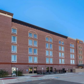 La Quinta Inn & Suites by Wyndham Dallas - Frisco Stadium