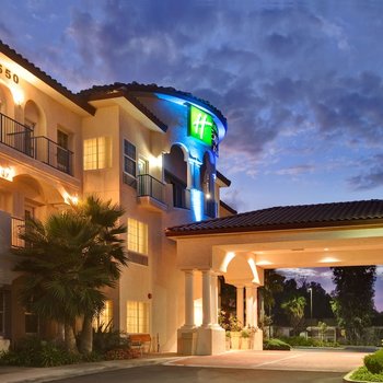 Holiday Inn Express & Suites Corona