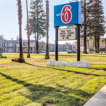 Motel 6 Visalia, CA