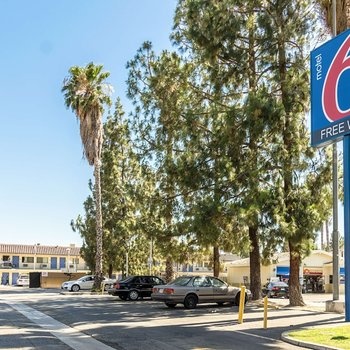 Motel 6 Riverside, CA - UCR East