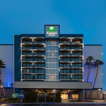 Holiday Inn Express & Suites Santa Ana - Orange County, an IHG Hotel