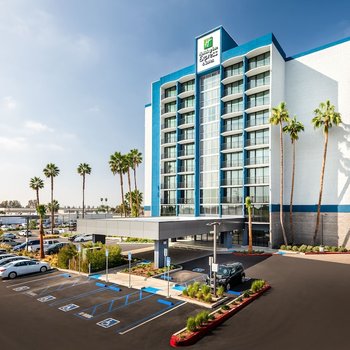 Holiday Inn Express & Suites Santa Ana - Orange County, an IHG Hotel