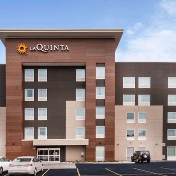 La Quinta Inn & Suites by Wyndham Buffalo Amherst