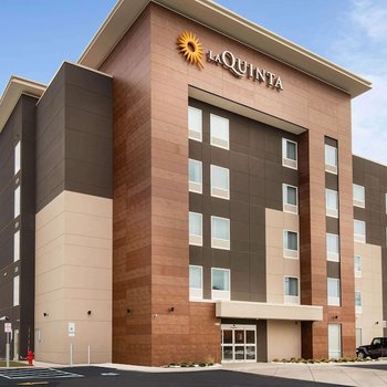 La Quinta Inn & Suites by Wyndham Buffalo Amherst